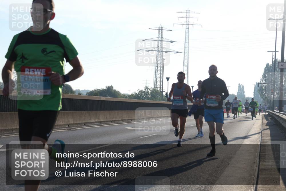 03.10.2025 - Köhlbrandbrückenlauf Luisa Fischer http://msf.ph/oto/8988006 03.10.2025 10:11:00 Position 3 2702, 1022, 1026, 1 meine-sportfotos.de