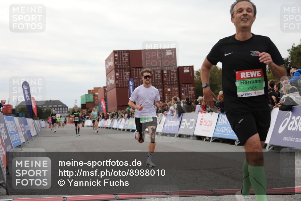 03.10.2025 - Köhlbrandbrückenlauf Yannick Fuchs http://msf.ph/oto/8988010 03.10.2025 16:00:10 Ziel 7103, 7106, 7233, 7271, 7329, 7598, 8783, 9314 meine-sportfotos.de