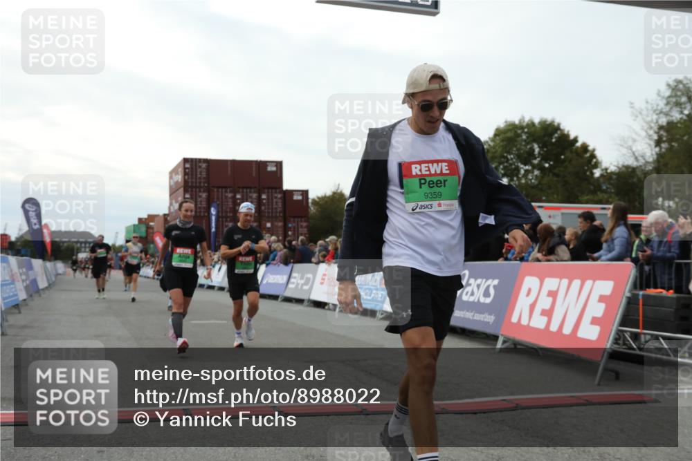 03.10.2025 - Köhlbrandbrückenlauf Yannick Fuchs http://msf.ph/oto/8988022 03.10.2025 16:12:24 Ziel 7654, 7688, 8501, 8901, 9060, 9061, 9359, 9454, 9677 meine-sportfotos.de