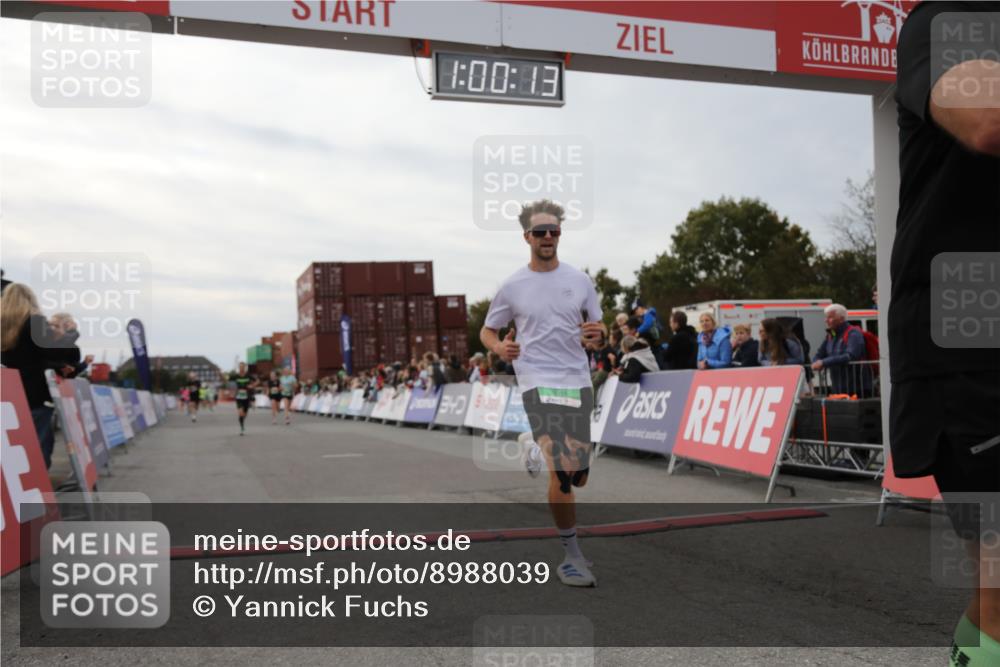 03.10.2025 - Köhlbrandbrückenlauf Yannick Fuchs http://msf.ph/oto/8988039 03.10.2025 16:00:11 Ziel 7103, 7106, 7233, 7271, 7329, 7598, 9314 meine-sportfotos.de
