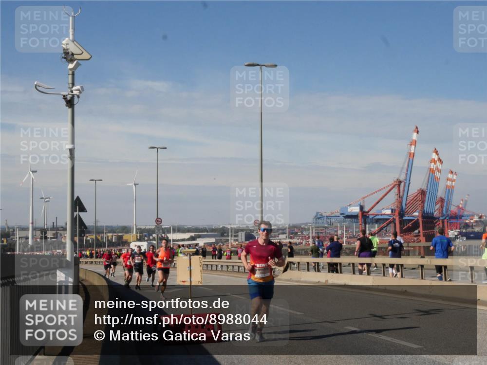 03.10.2025 - Köhlbrandbrückenlauf Matties Gatica Varas http://msf.ph/oto/8988044 03.10.2025 12:33:03 Position 2  meine-sportfotos.de