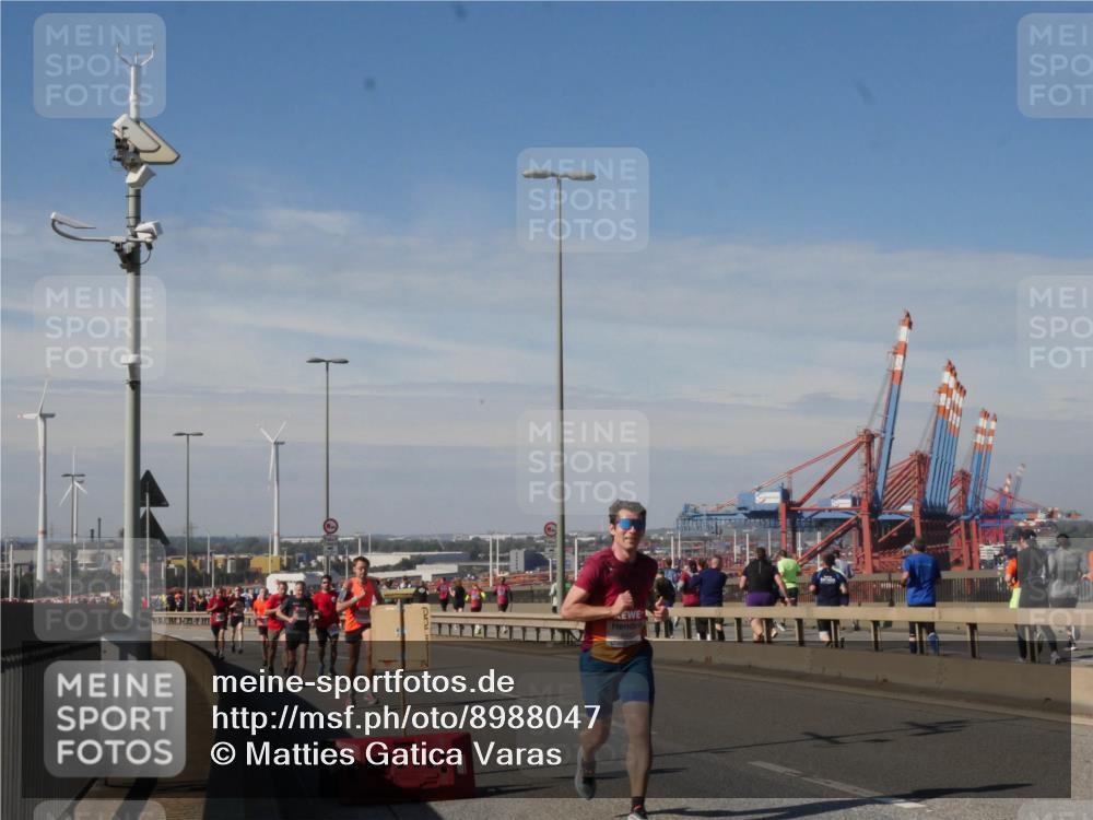 03.10.2025 - Köhlbrandbrückenlauf Matties Gatica Varas http://msf.ph/oto/8988047 03.10.2025 12:33:03 Position 2  meine-sportfotos.de