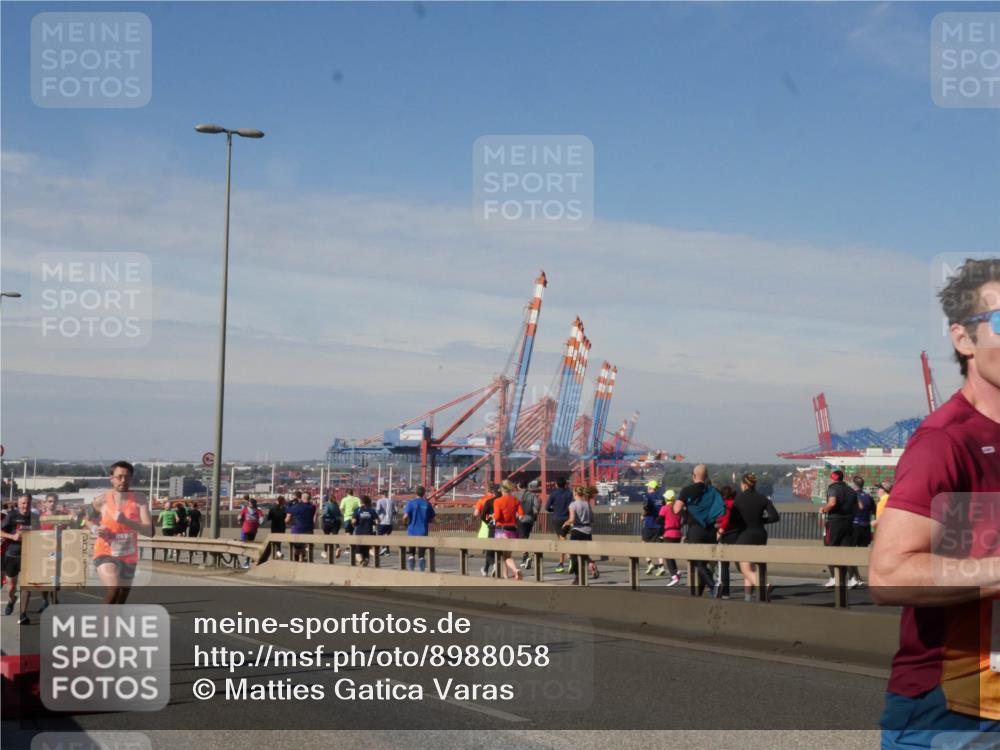 03.10.2025 - Köhlbrandbrückenlauf Matties Gatica Varas http://msf.ph/oto/8988058 03.10.2025 12:33:05 Position 2  meine-sportfotos.de