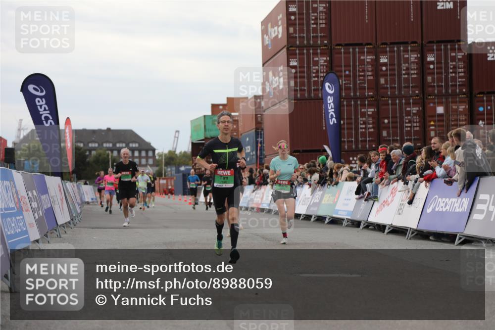 03.10.2025 - Köhlbrandbrückenlauf Yannick Fuchs http://msf.ph/oto/8988059 03.10.2025 16:00:13 Ziel 7106, 7233, 7271, 7276, 7598, 9314 meine-sportfotos.de