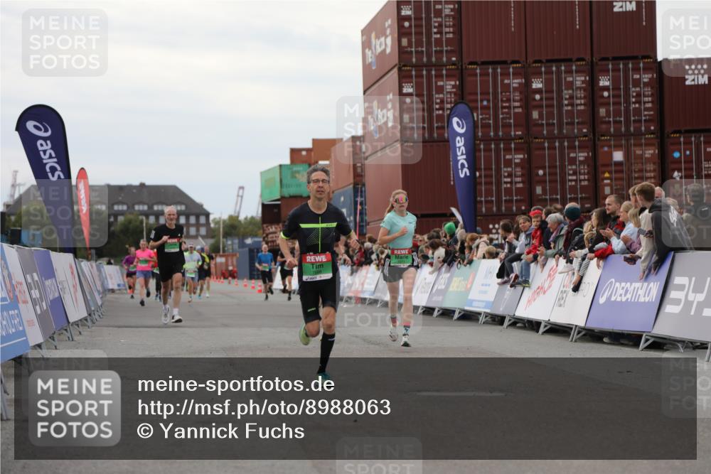 03.10.2025 - Köhlbrandbrückenlauf Yannick Fuchs http://msf.ph/oto/8988063 03.10.2025 16:00:13 Ziel 7106, 7233, 7271, 7276, 7598, 9314 meine-sportfotos.de