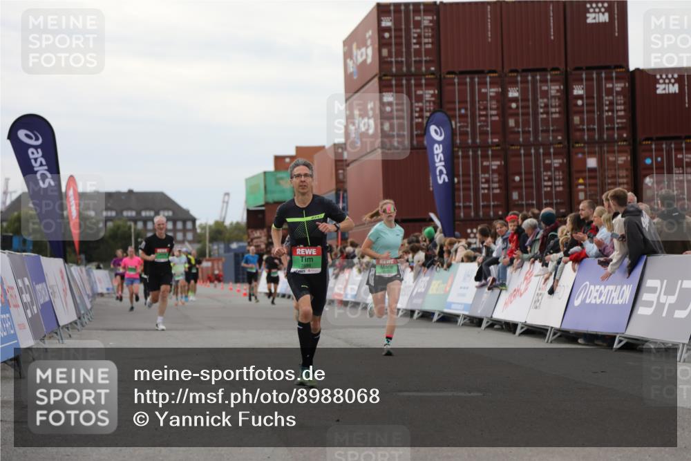 03.10.2025 - Köhlbrandbrückenlauf Yannick Fuchs http://msf.ph/oto/8988068 03.10.2025 16:00:13 Ziel 7106, 7233, 7271, 7276, 7598, 9314 meine-sportfotos.de