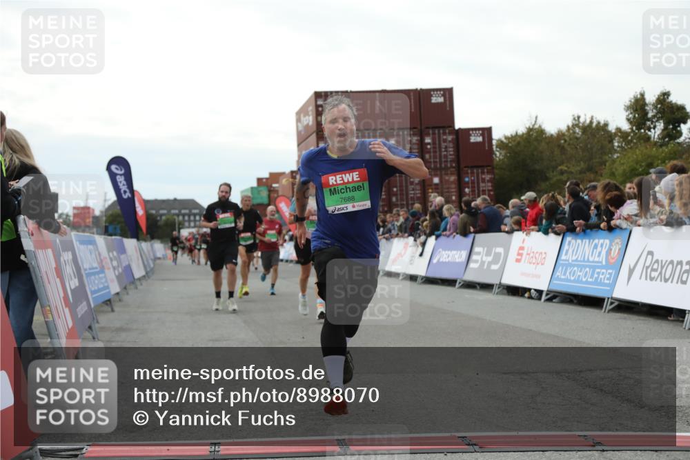 03.10.2025 - Köhlbrandbrückenlauf Yannick Fuchs http://msf.ph/oto/8988070 03.10.2025 16:12:27 Ziel 7203, 7654, 7688, 8901, 9060, 9061, 9359, 9454, 9677, 9706 meine-sportfotos.de