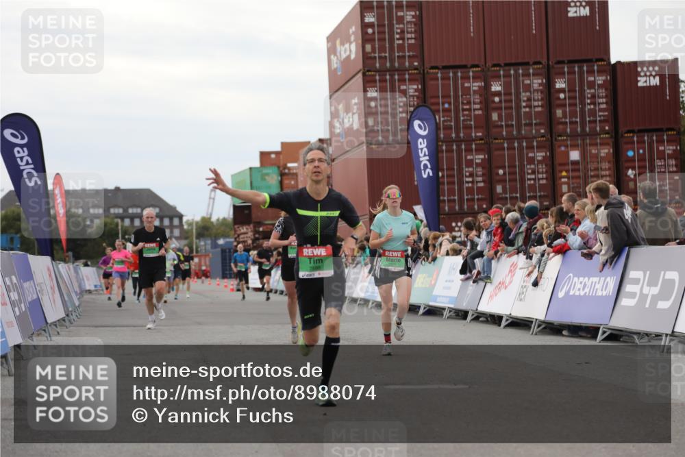 03.10.2025 - Köhlbrandbrückenlauf Yannick Fuchs http://msf.ph/oto/8988074 03.10.2025 16:00:14 Ziel 7233, 7271, 7276, 7598, 9314 meine-sportfotos.de