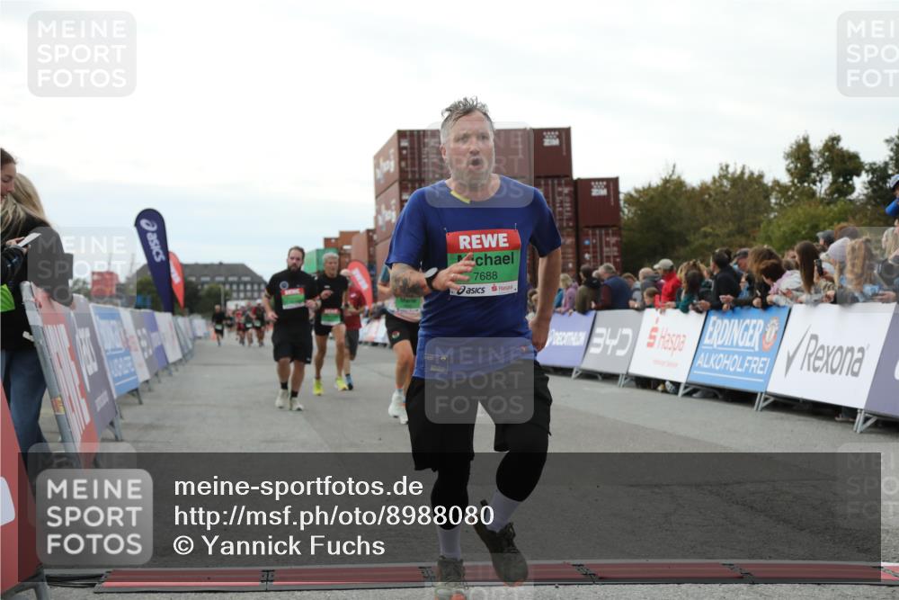 03.10.2025 - Köhlbrandbrückenlauf Yannick Fuchs http://msf.ph/oto/8988080 03.10.2025 16:12:27 Ziel 7203, 7654, 7688, 8901, 9060, 9061, 9359, 9454, 9677, 9706 meine-sportfotos.de