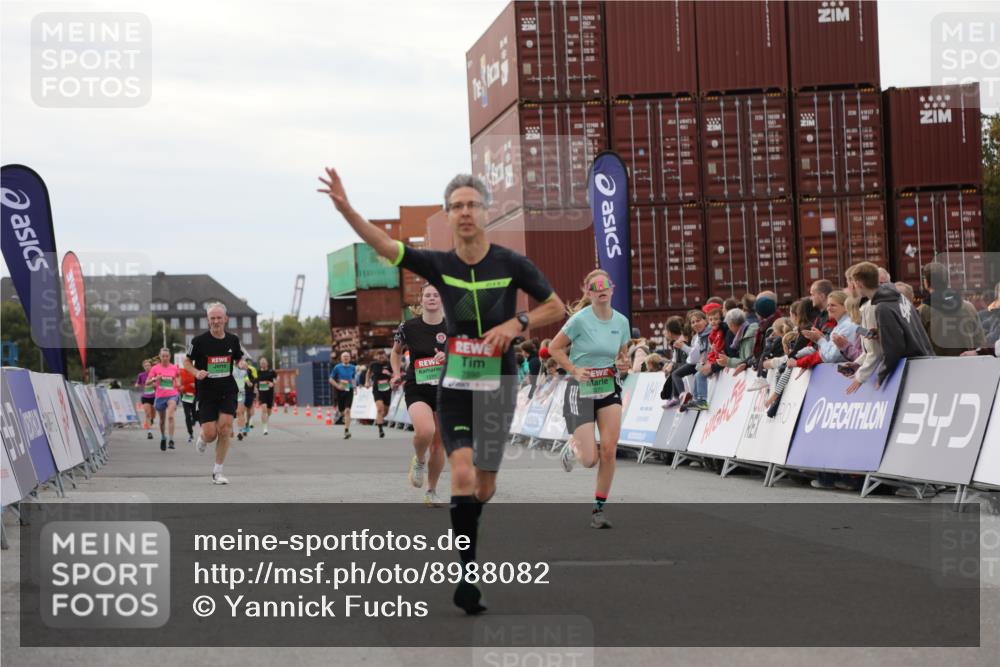 03.10.2025 - Köhlbrandbrückenlauf Yannick Fuchs http://msf.ph/oto/8988082 03.10.2025 16:00:14 Ziel 7233, 7271, 7276, 7598, 9314 meine-sportfotos.de