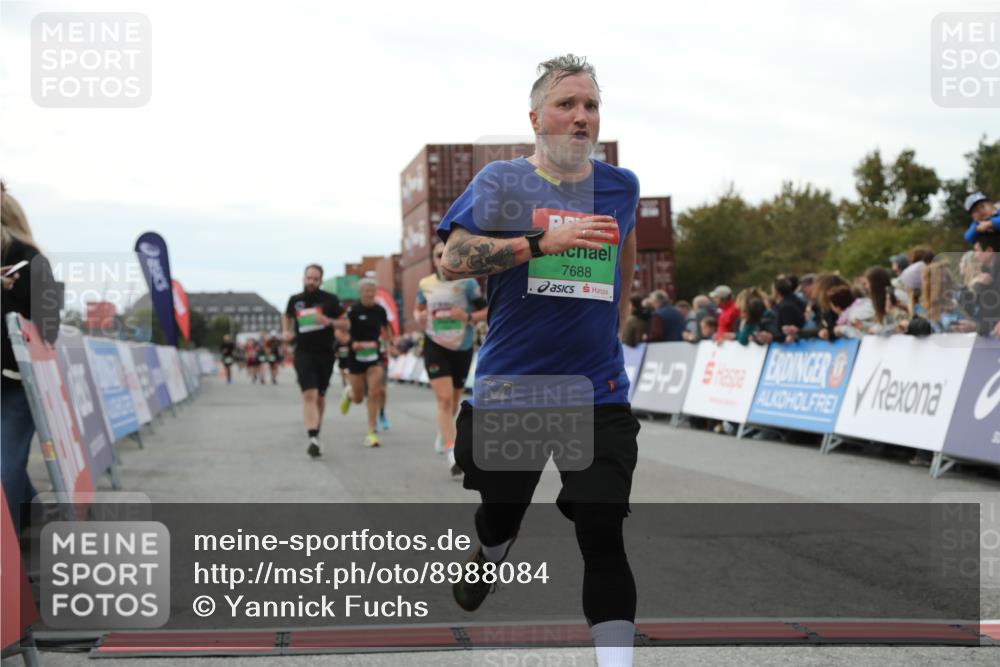 03.10.2025 - Köhlbrandbrückenlauf Yannick Fuchs http://msf.ph/oto/8988084 03.10.2025 16:12:27 Ziel 7203, 7654, 7688, 8901, 9060, 9061, 9359, 9454, 9677, 9706 meine-sportfotos.de