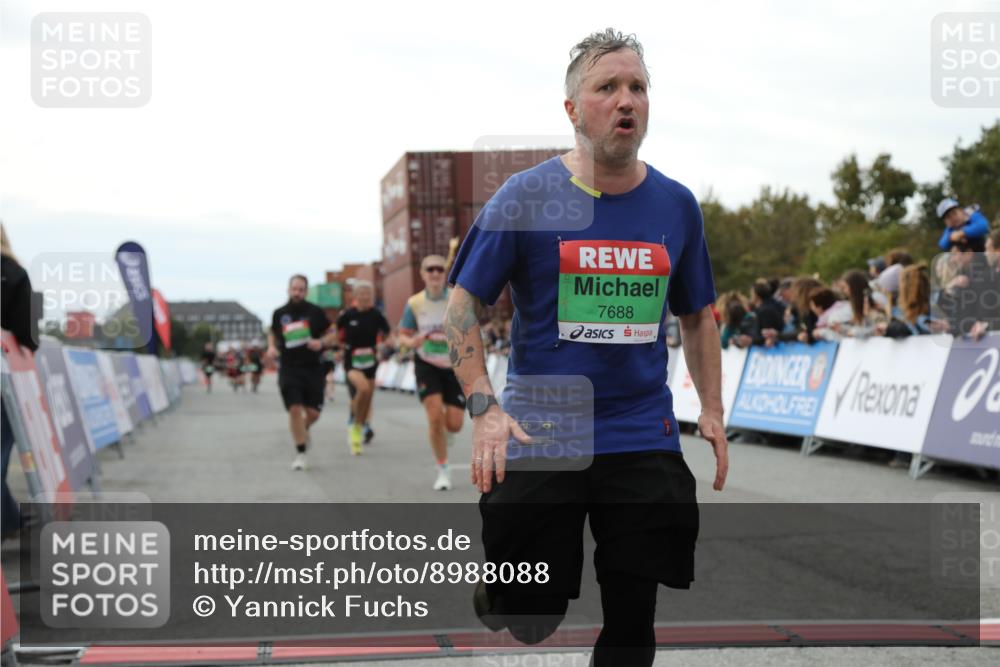 03.10.2025 - Köhlbrandbrückenlauf Yannick Fuchs http://msf.ph/oto/8988088 03.10.2025 16:12:27 Ziel 7203, 7654, 7688, 8901, 9060, 9061, 9359, 9454, 9677, 9706 meine-sportfotos.de