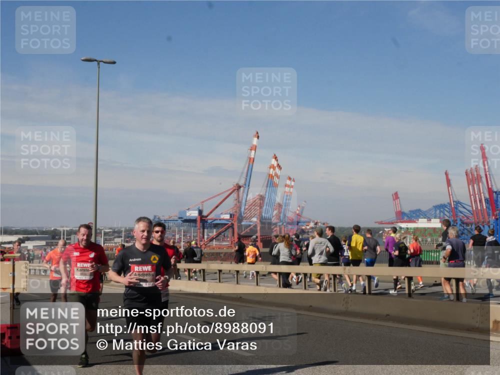 03.10.2025 - Köhlbrandbrückenlauf Matties Gatica Varas http://msf.ph/oto/8988091 03.10.2025 12:33:09 Position 2  meine-sportfotos.de