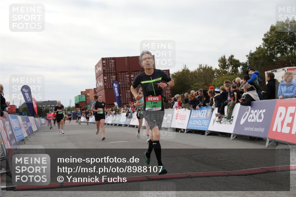 03.10.2025 - Köhlbrandbrückenlauf Yannick Fuchs http://msf.ph/oto/8988107 03.10.2025 16:00:15 Ziel 7105, 7233, 7271, 7276, 7301, 7598 meine-sportfotos.de