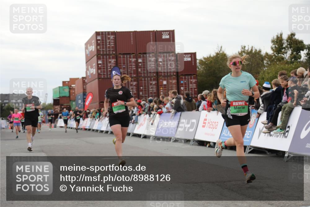 03.10.2025 - Köhlbrandbrückenlauf Yannick Fuchs http://msf.ph/oto/8988126 03.10.2025 16:00:16 Ziel 7105, 7233, 7271, 7276, 7301, 7598 meine-sportfotos.de