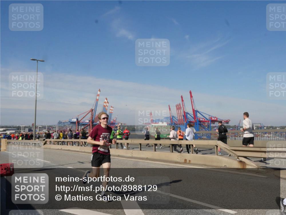 03.10.2025 - Köhlbrandbrückenlauf Matties Gatica Varas http://msf.ph/oto/8988129 03.10.2025 12:33:15 Position 2 201 meine-sportfotos.de