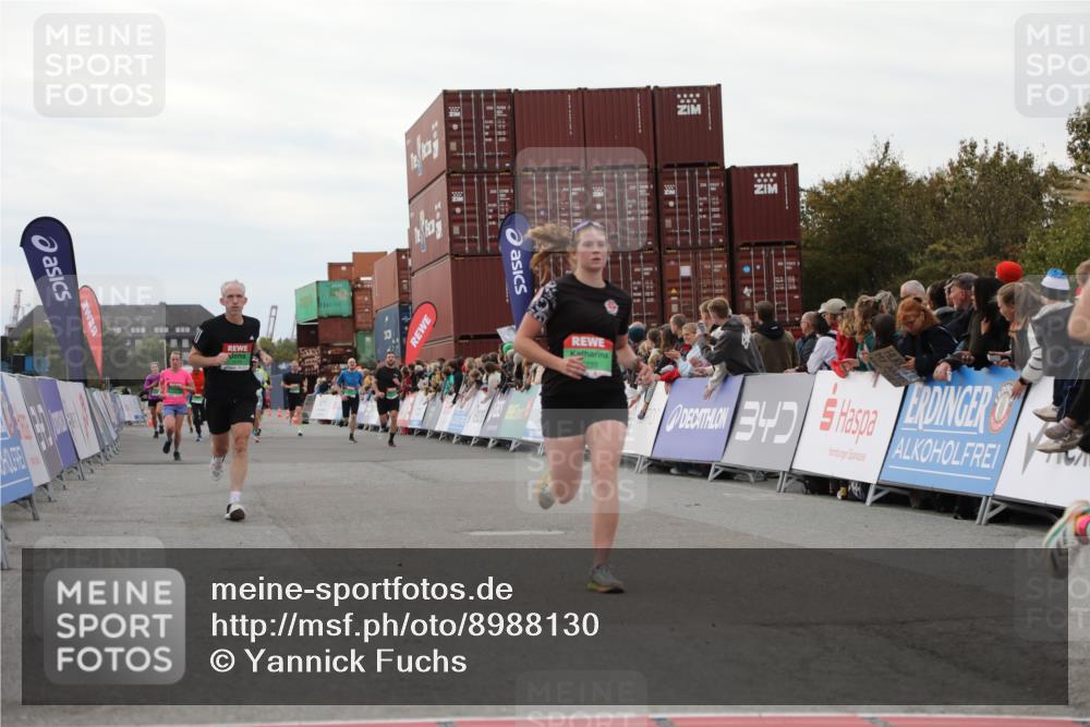 03.10.2025 - Köhlbrandbrückenlauf Yannick Fuchs http://msf.ph/oto/8988130 03.10.2025 16:00:17 Ziel 7105, 7233, 7271, 7276, 7301, 7598 meine-sportfotos.de