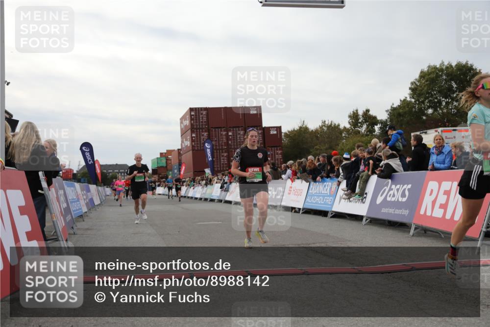 03.10.2025 - Köhlbrandbrückenlauf Yannick Fuchs http://msf.ph/oto/8988142 03.10.2025 16:00:17 Ziel 7105, 7233, 7271, 7276, 7301, 7598 meine-sportfotos.de