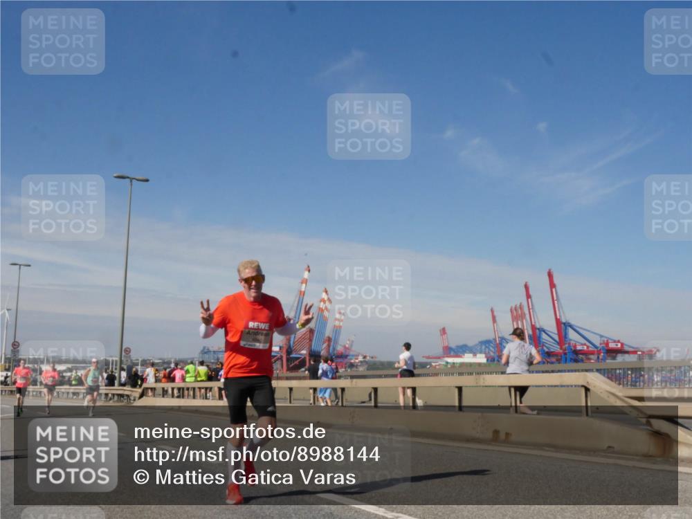 03.10.2025 - Köhlbrandbrückenlauf Matties Gatica Varas http://msf.ph/oto/8988144 03.10.2025 12:33:28 Position 2 68666 meine-sportfotos.de