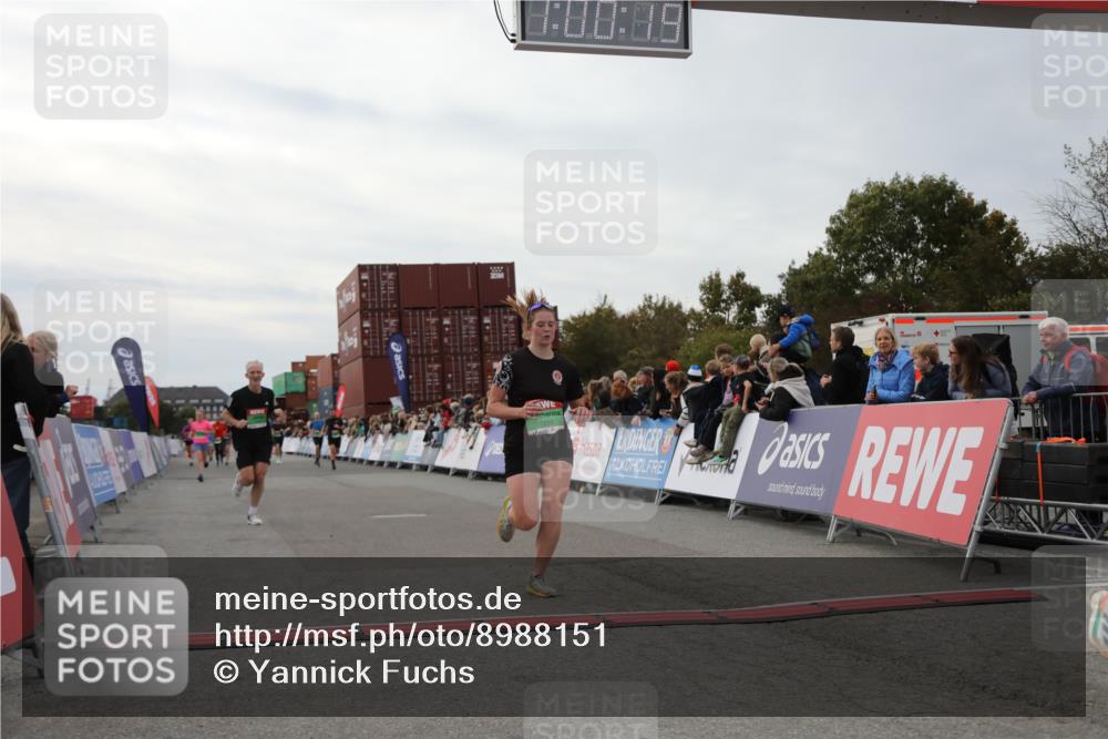 03.10.2025 - Köhlbrandbrückenlauf Yannick Fuchs http://msf.ph/oto/8988151 03.10.2025 16:00:18 Ziel 7027, 7105, 7233, 7271, 7276, 7301, 7598 meine-sportfotos.de