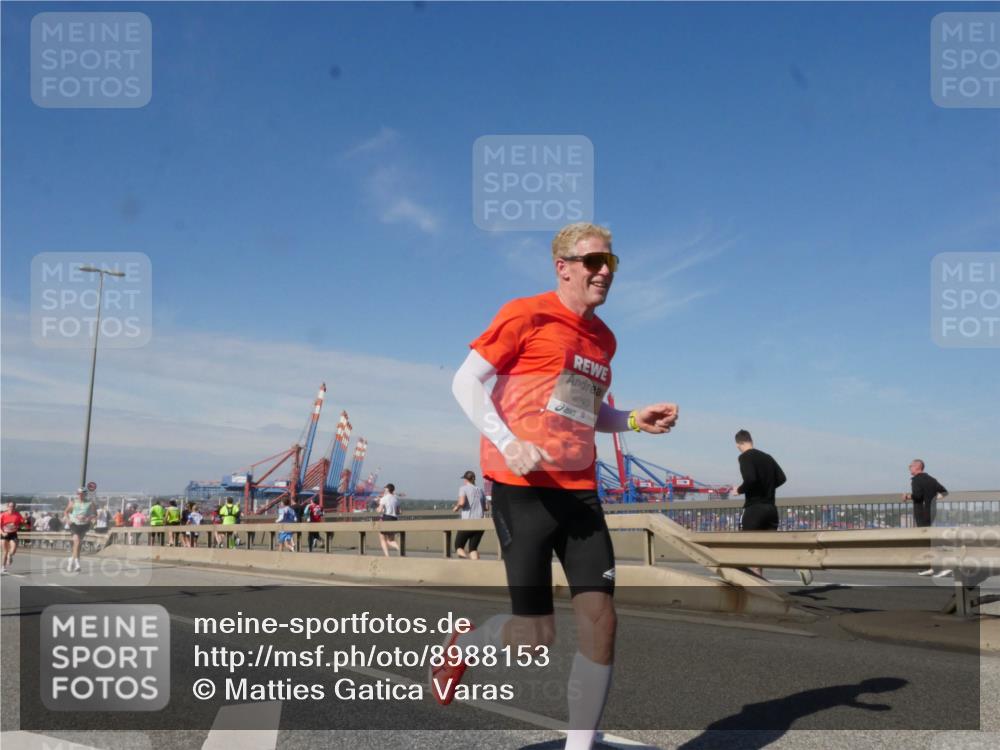 03.10.2025 - Köhlbrandbrückenlauf Matties Gatica Varas http://msf.ph/oto/8988153 03.10.2025 12:33:29 Position 2 1, 4040 meine-sportfotos.de