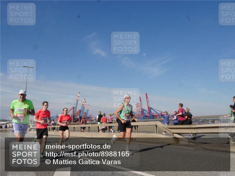 03.10.2025 - Köhlbrandbrückenlauf Matties Gatica Varas http://msf.ph/oto/8988165 03.10.2025 12:33:34 Position 2  meine-sportfotos.de