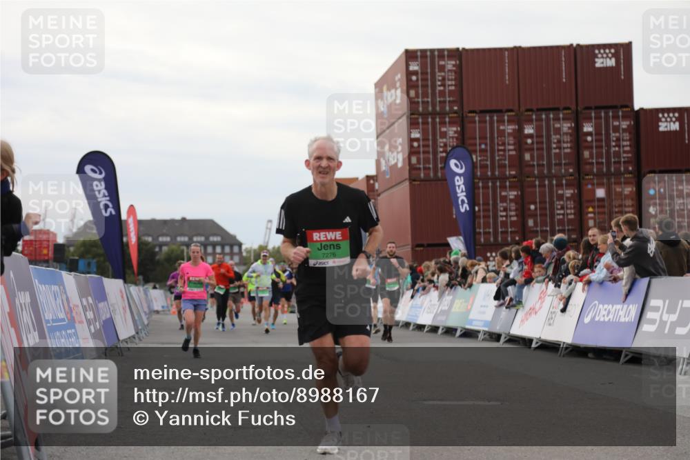 03.10.2025 - Köhlbrandbrückenlauf Yannick Fuchs http://msf.ph/oto/8988167 03.10.2025 16:00:19 Ziel 7027, 7105, 7116, 7233, 7271, 7276, 7301, 7598, 9491 meine-sportfotos.de