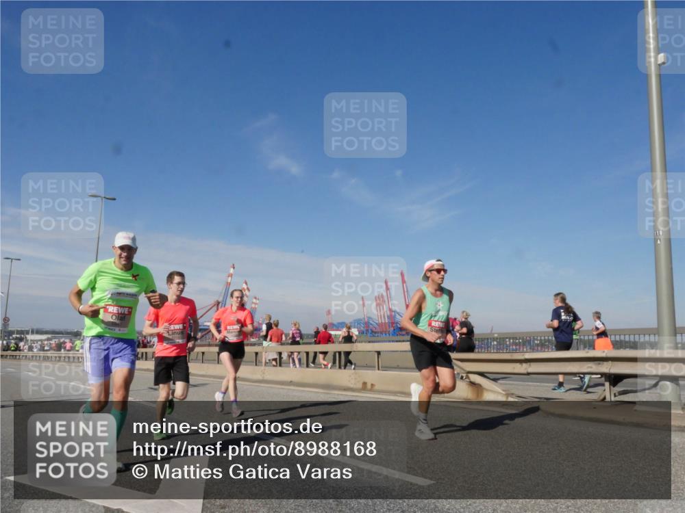 03.10.2025 - Köhlbrandbrückenlauf Matties Gatica Varas http://msf.ph/oto/8988168 03.10.2025 12:33:34 Position 2  meine-sportfotos.de