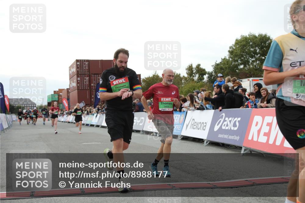 03.10.2025 - Köhlbrandbrückenlauf Yannick Fuchs http://msf.ph/oto/8988177 03.10.2025 16:12:30 Ziel 7203, 7502, 7654, 7688, 8901, 9454, 9677, 9706 meine-sportfotos.de