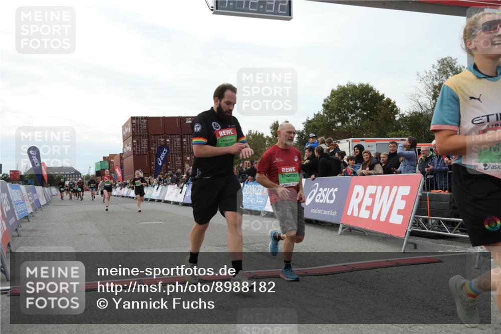 03.10.2025 - Köhlbrandbrückenlauf Yannick Fuchs http://msf.ph/oto/8988182 03.10.2025 16:12:30 Ziel 7203, 7502, 7654, 7688, 8901, 9454, 9677, 9706 meine-sportfotos.de