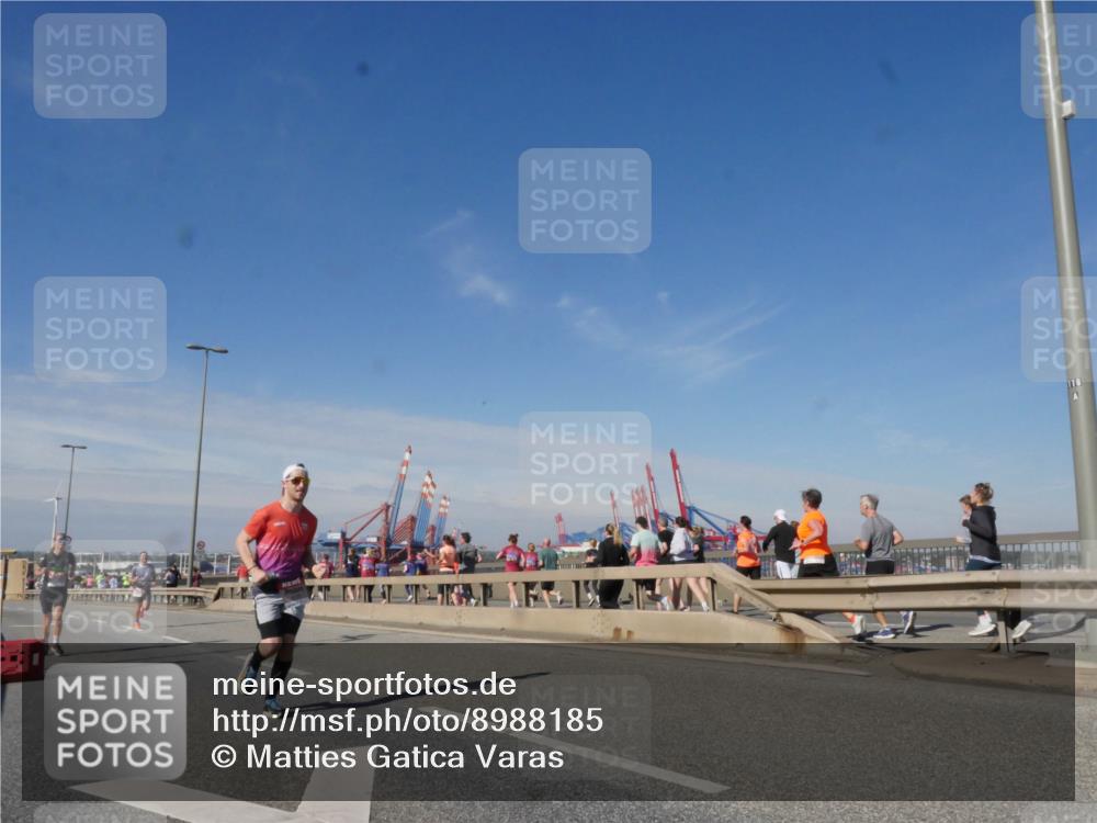 03.10.2025 - Köhlbrandbrückenlauf Matties Gatica Varas http://msf.ph/oto/8988185 03.10.2025 12:33:41 Position 2 118 meine-sportfotos.de