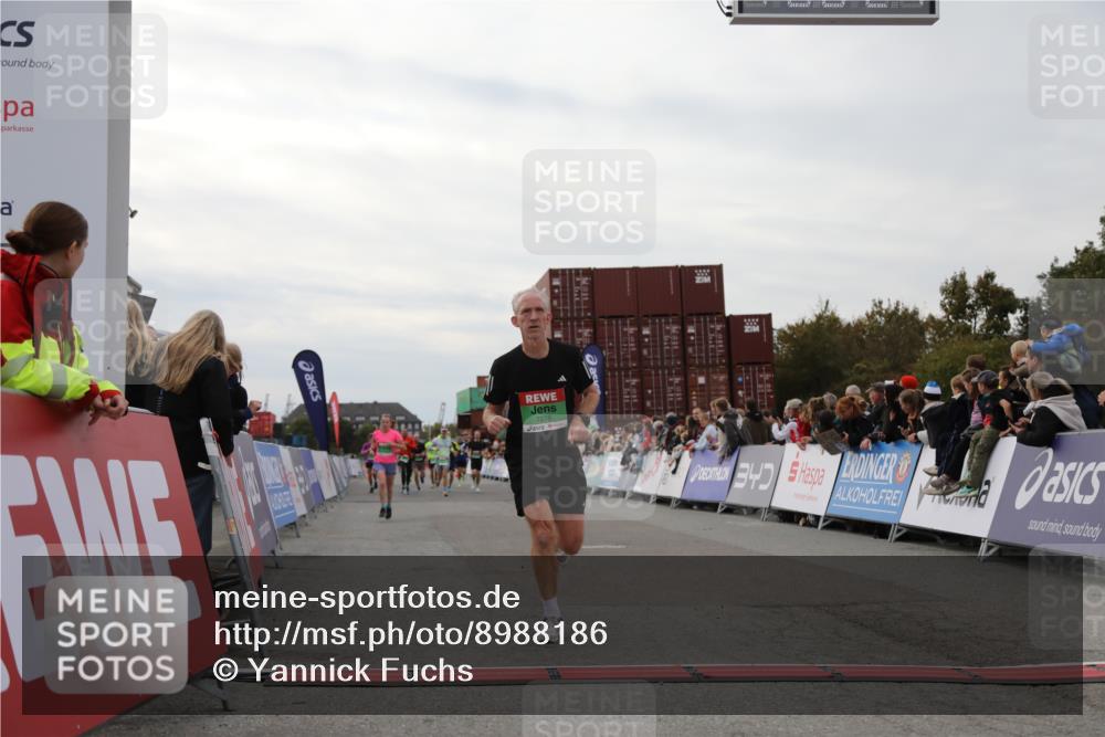 03.10.2025 - Köhlbrandbrückenlauf Yannick Fuchs http://msf.ph/oto/8988186 03.10.2025 16:00:20 Ziel 7027, 7105, 7116, 7233, 7271, 7276, 7301, 9240, 9491, 9717 meine-sportfotos.de