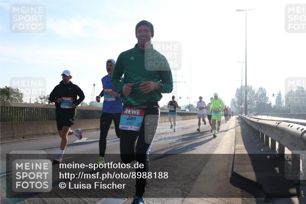 03.10.2025 - Köhlbrandbrückenlauf Luisa Fischer http://msf.ph/oto/8988188 03.10.2025 10:11:11 Position 3 1062, 1057, 1187 meine-sportfotos.de