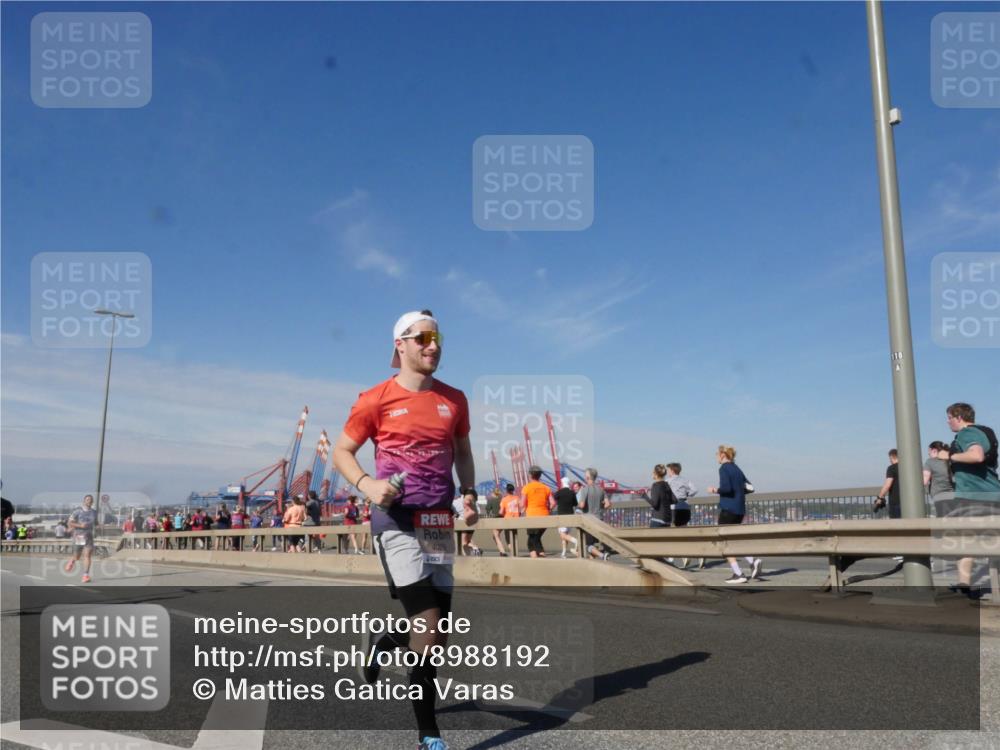 03.10.2025 - Köhlbrandbrückenlauf Matties Gatica Varas http://msf.ph/oto/8988192 03.10.2025 12:33:42 Position 2 1, 4029 meine-sportfotos.de