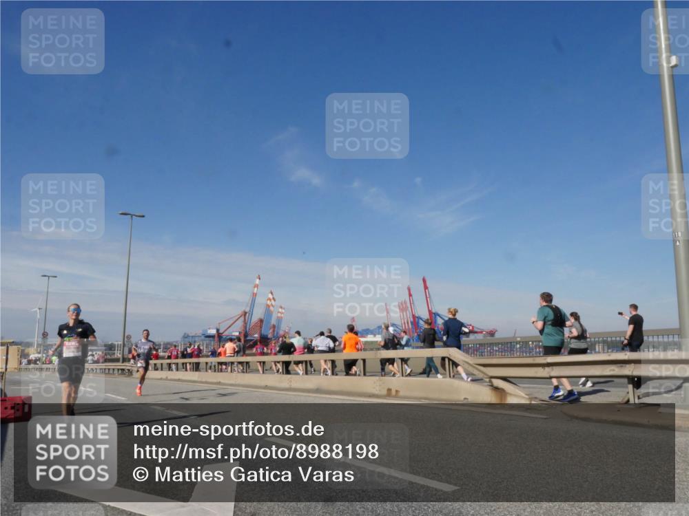 03.10.2025 - Köhlbrandbrückenlauf Matties Gatica Varas http://msf.ph/oto/8988198 03.10.2025 12:33:42 Position 2  meine-sportfotos.de