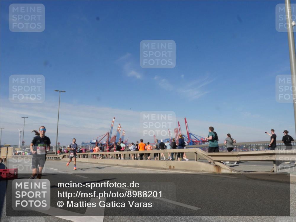 03.10.2025 - Köhlbrandbrückenlauf Matties Gatica Varas http://msf.ph/oto/8988201 03.10.2025 12:33:43 Position 2  meine-sportfotos.de