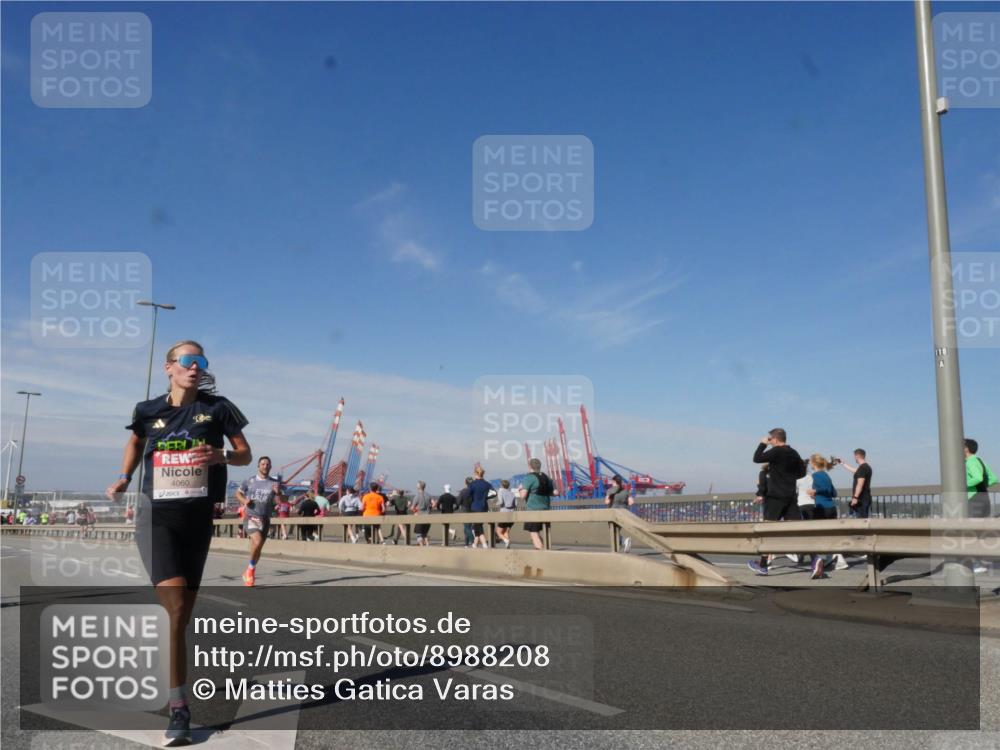 03.10.2025 - Köhlbrandbrückenlauf Matties Gatica Varas http://msf.ph/oto/8988208 03.10.2025 12:33:44 Position 2 4060 meine-sportfotos.de