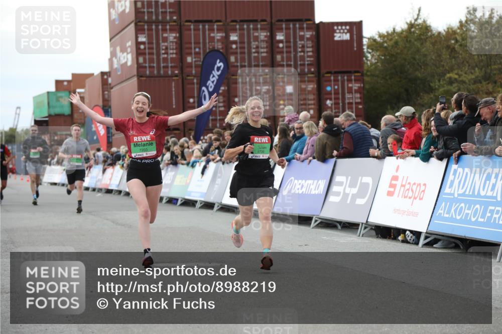 03.10.2025 - Köhlbrandbrückenlauf Yannick Fuchs http://msf.ph/oto/8988219 03.10.2025 16:12:32 Ziel 7203, 7502, 7654, 8901, 8957, 8960, 9300, 9454, 9677, 9706 meine-sportfotos.de