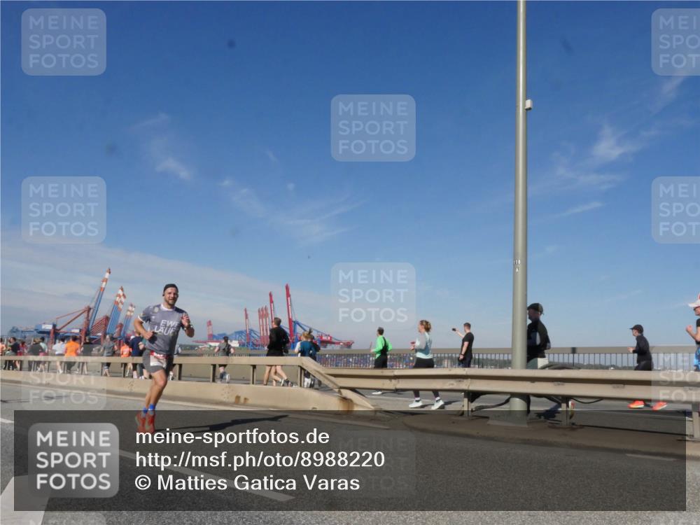 03.10.2025 - Köhlbrandbrückenlauf Matties Gatica Varas http://msf.ph/oto/8988220 03.10.2025 12:33:45 Position 2  meine-sportfotos.de