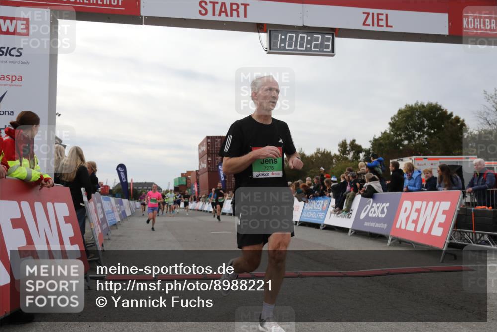 03.10.2025 - Köhlbrandbrückenlauf Yannick Fuchs http://msf.ph/oto/8988221 03.10.2025 16:00:21 Ziel 7027, 7105, 7116, 7202, 7233, 7271, 7276, 7301, 9188, 9189, 9240, 9491, 9717 meine-sportfotos.de