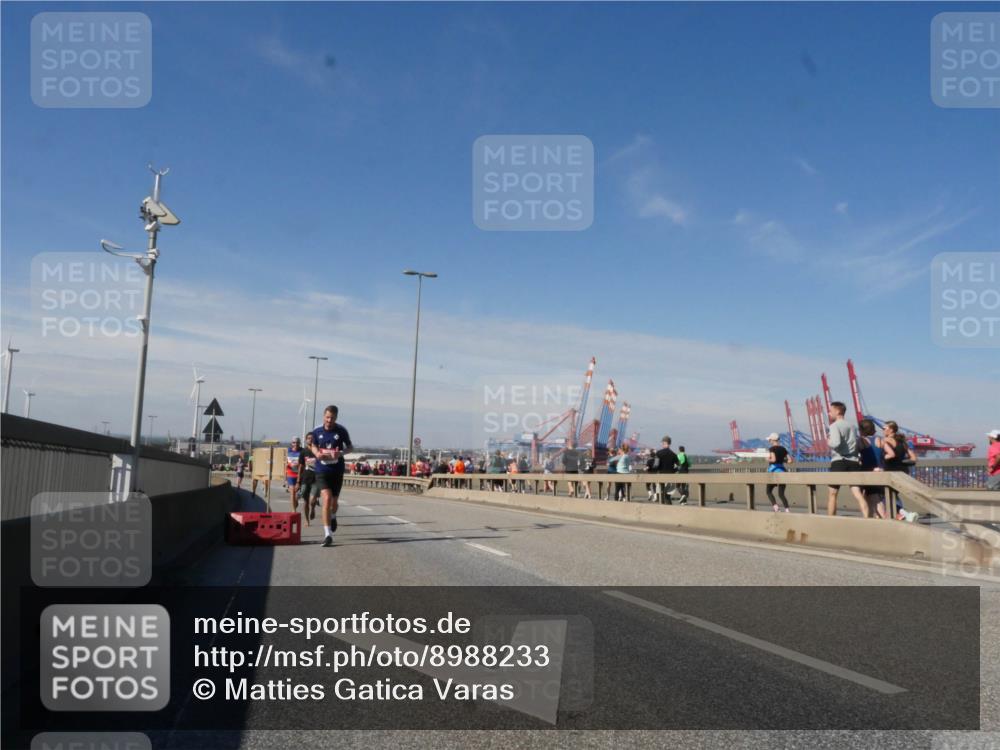 03.10.2025 - Köhlbrandbrückenlauf Matties Gatica Varas http://msf.ph/oto/8988233 03.10.2025 12:33:49 Position 2  meine-sportfotos.de