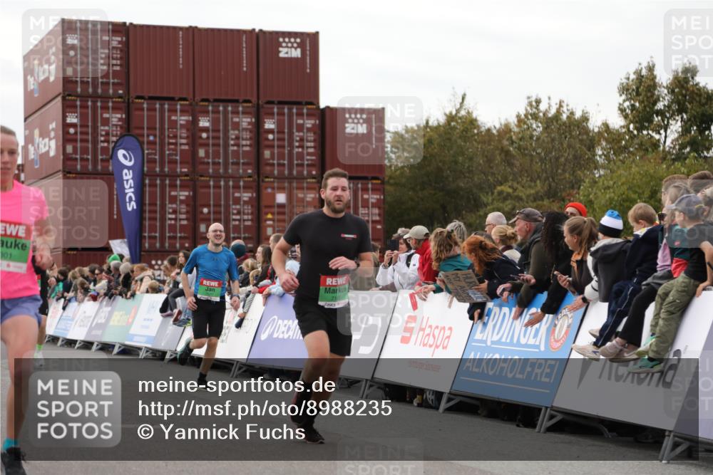 03.10.2025 - Köhlbrandbrückenlauf Yannick Fuchs http://msf.ph/oto/8988235 03.10.2025 16:00:22 Ziel 7027, 7105, 7116, 7202, 7233, 7276, 7301, 9188, 9189, 9240, 9391, 9491, 9717 meine-sportfotos.de