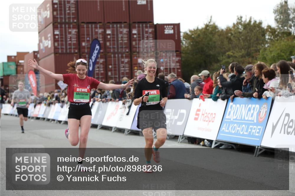 03.10.2025 - Köhlbrandbrückenlauf Yannick Fuchs http://msf.ph/oto/8988236 03.10.2025 16:12:32 Ziel 7203, 7502, 7654, 8901, 8957, 8960, 9300, 9454, 9677, 9706 meine-sportfotos.de