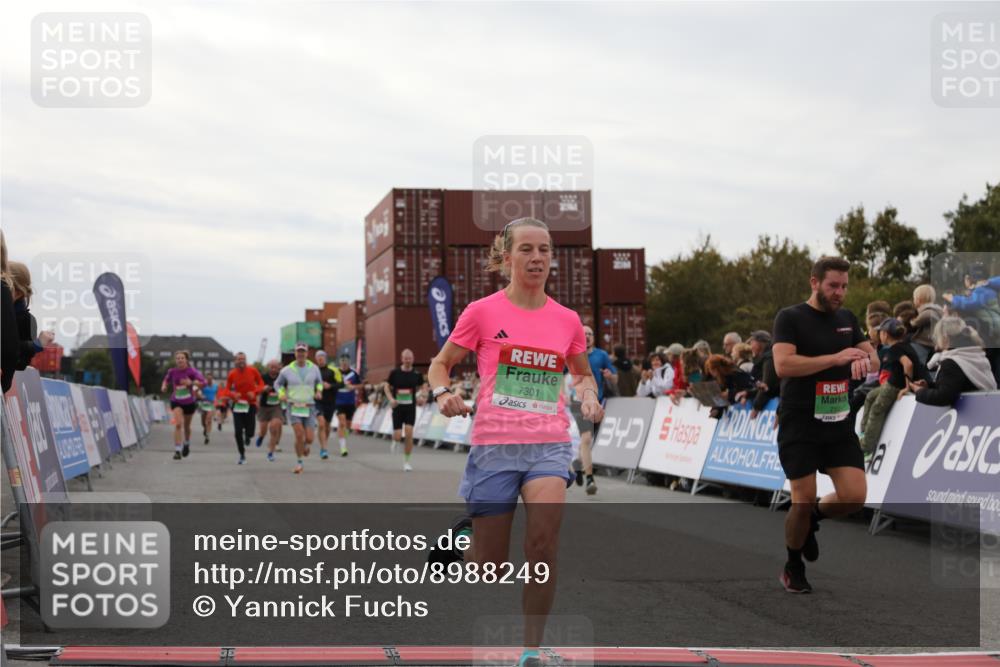 03.10.2025 - Köhlbrandbrückenlauf Yannick Fuchs http://msf.ph/oto/8988249 03.10.2025 16:00:23 Ziel 7027, 7105, 7116, 7202, 7276, 7287, 7301, 9188, 9189, 9240, 9391, 9491, 9717 meine-sportfotos.de