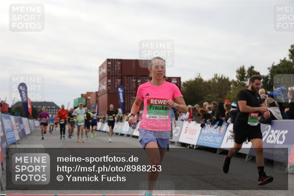 03.10.2025 - Köhlbrandbrückenlauf Yannick Fuchs http://msf.ph/oto/8988253 03.10.2025 16:00:23 Ziel 7027, 7105, 7116, 7202, 7276, 7287, 7301, 9188, 9189, 9240, 9391, 9491, 9717 meine-sportfotos.de