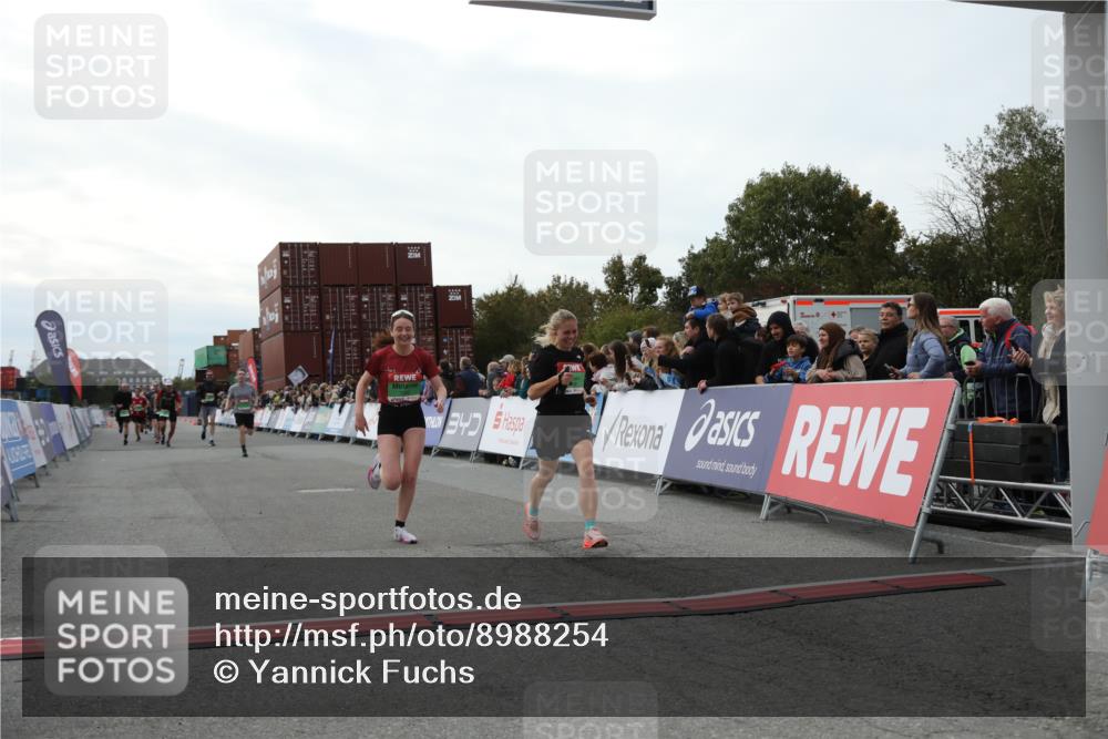 03.10.2025 - Köhlbrandbrückenlauf Yannick Fuchs http://msf.ph/oto/8988254 03.10.2025 16:12:33 Ziel 7203, 7502, 8901, 8957, 8960, 9300, 9420, 9454, 9677, 9706 meine-sportfotos.de