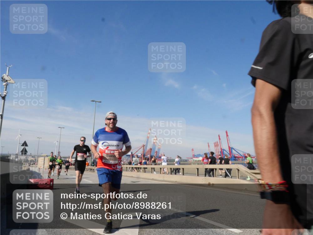 03.10.2025 - Köhlbrandbrückenlauf Matties Gatica Varas http://msf.ph/oto/8988261 03.10.2025 12:33:54 Position 2 2011, 4023 meine-sportfotos.de
