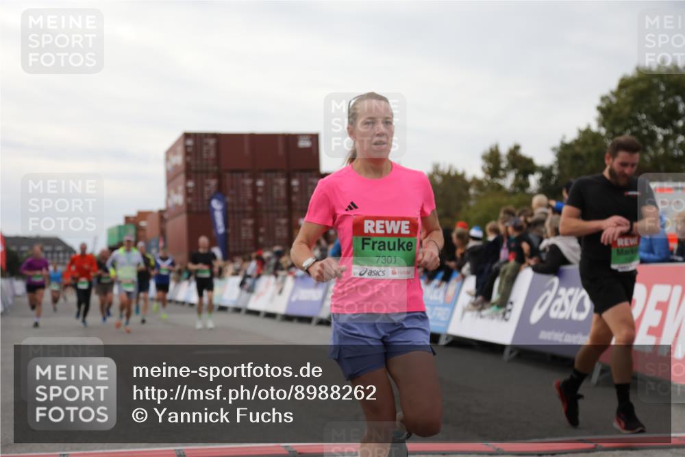 03.10.2025 - Köhlbrandbrückenlauf Yannick Fuchs http://msf.ph/oto/8988262 03.10.2025 16:00:24 Ziel 7027, 7105, 7116, 7202, 7276, 7287, 7301, 9188, 9189, 9240, 9391, 9491, 9717 meine-sportfotos.de