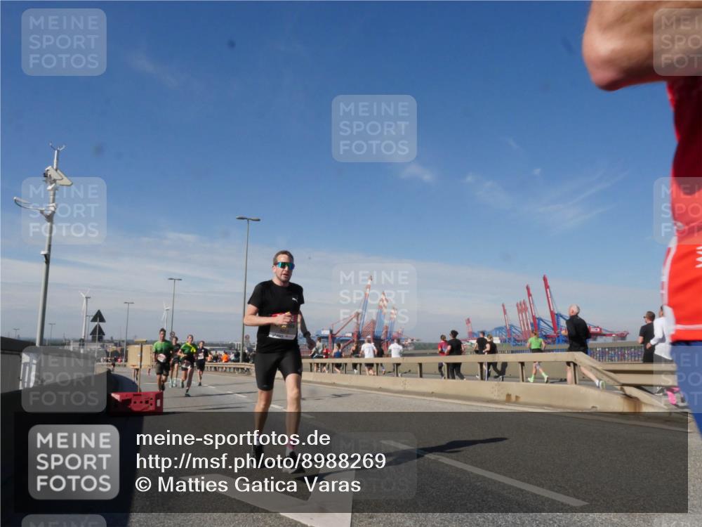03.10.2025 - Köhlbrandbrückenlauf Matties Gatica Varas http://msf.ph/oto/8988269 03.10.2025 12:33:55 Position 2  meine-sportfotos.de