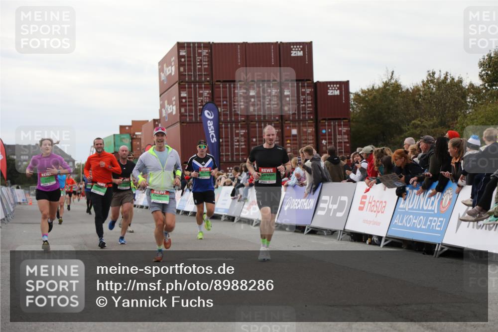 03.10.2025 - Köhlbrandbrückenlauf Yannick Fuchs http://msf.ph/oto/8988286 03.10.2025 16:00:25 Ziel 7027, 7105, 7116, 7202, 7287, 7301, 9188, 9189, 9240, 9391, 9491, 9717 meine-sportfotos.de